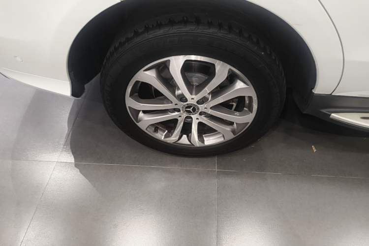 Used Mercedes-Benz GLE 2017 GLE 320 4MATIC Dynamic Model Right Rear Wheel Hub