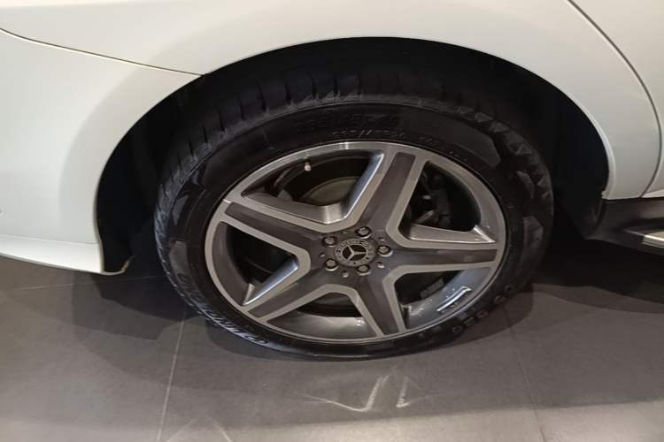 Used Mercedes-Benz GLE 2017 GLE 400 4MATIC Right Rear Wheel Hub