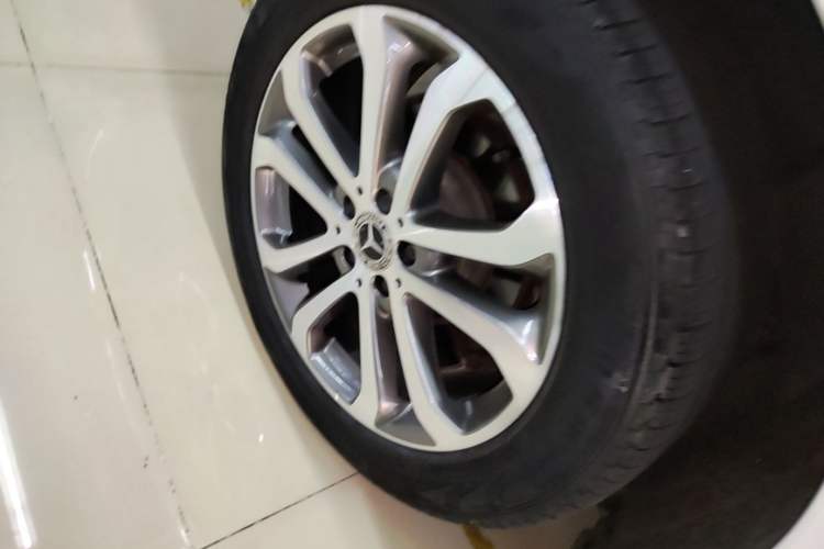 Used Mercedes-Benz GLE 2017 GLE 320 4MATIC Dynamic Model Right Rear Wheel Hub