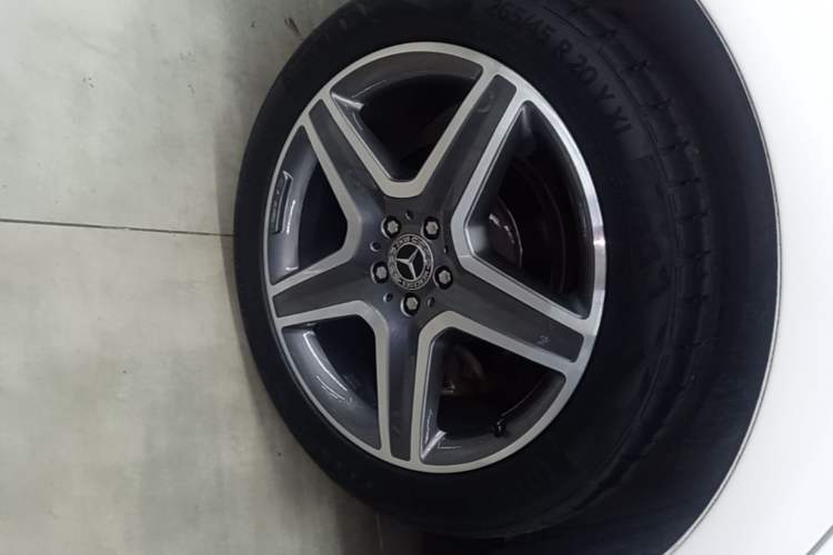 Used Mercedes-Benz GLE 2017 GLE 400 4MATIC Right Rear Wheel Hub