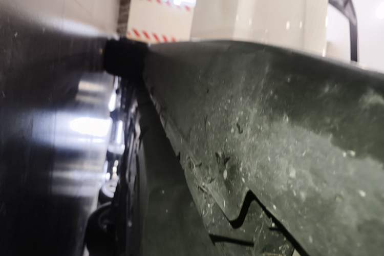 Used Mercedes-Benz GLE 2017 GLE 320 4MATIC Dynamic Model Right Side Sill