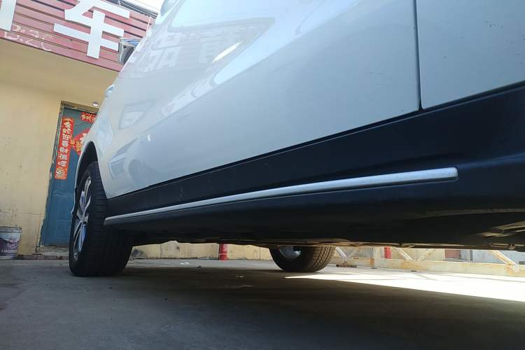 Used Mercedes-Benz GLE 2017 GLE 320 4MATIC Luxury Model Right Side Sill