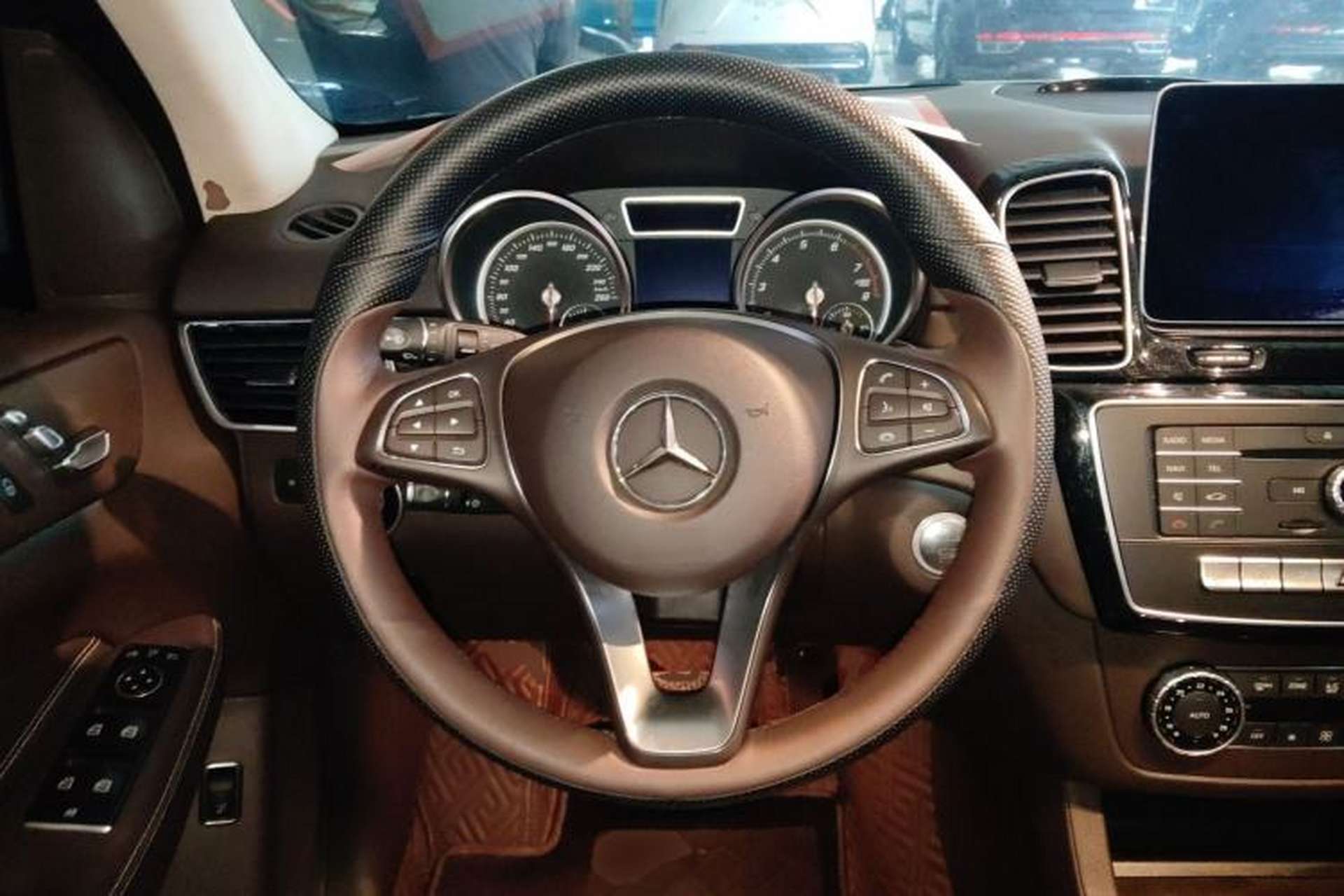 Used Mercedes-Benz GLE 2017 GLE 320 4MATIC Dynamic Model Steering Wheel