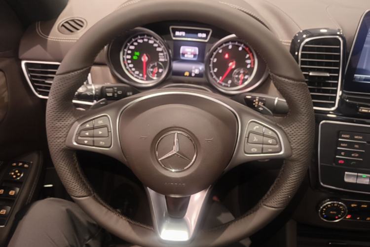 Used Mercedes-Benz GLE 2017 GLE 320 4MATIC Dynamic Model Steering Wheel