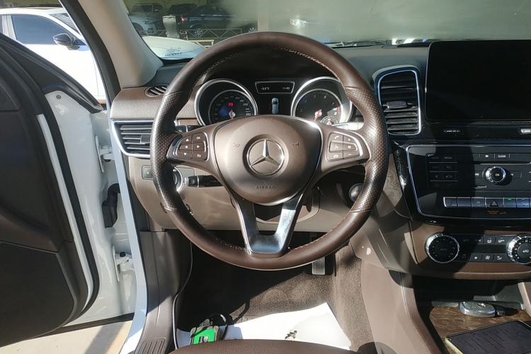 Used Mercedes-Benz GLE 2017 GLE 320 4MATIC Luxury Model Steering Wheel