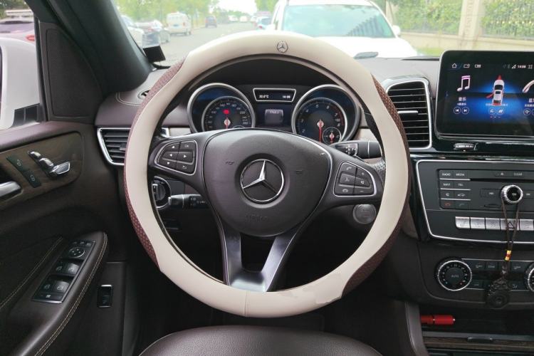 Used Mercedes-Benz GLE 2017 GLE 320 4MATIC Dynamic Model Steering Wheel