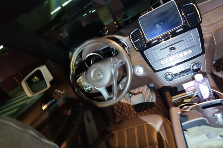 Used Mercedes-Benz GLE 2017 GLE 320 4MATIC Dynamic Model Steering Wheel