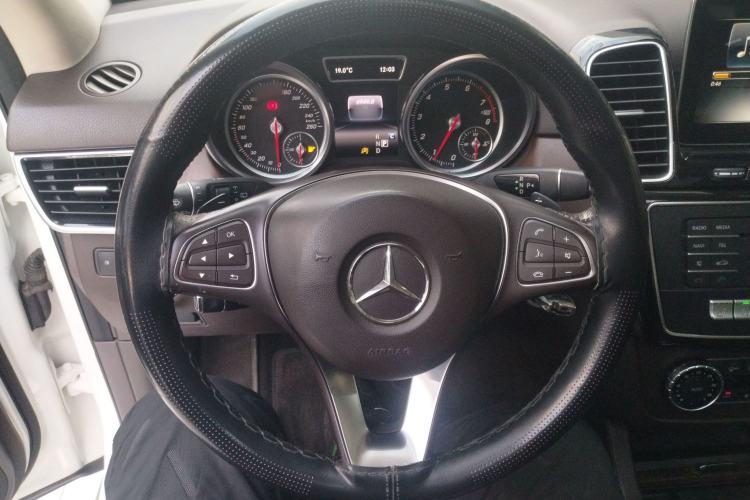 Used Mercedes-Benz GLE 2017 GLE 320 4MATIC Dynamic Model Steering Wheel
