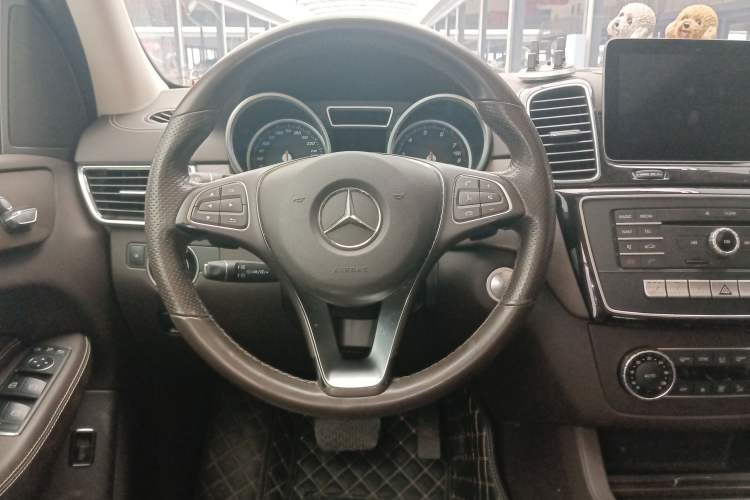 Used Mercedes-Benz GLE 2017 GLE 320 4MATIC Dynamic Model Steering Wheel