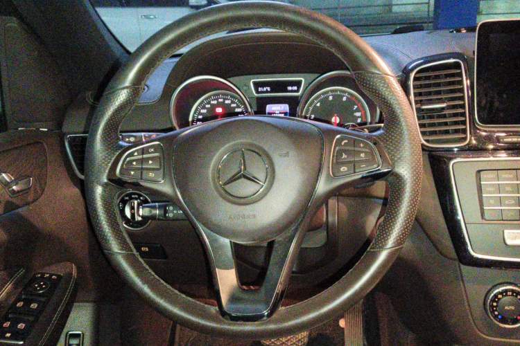 Used Mercedes-Benz GLE 2017 GLE 320 4MATIC Luxury Model Steering Wheel