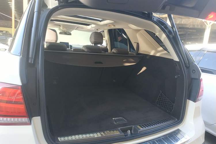 Used Mercedes-Benz GLE 2017 GLE 320 4MATIC Luxury Model Trunk