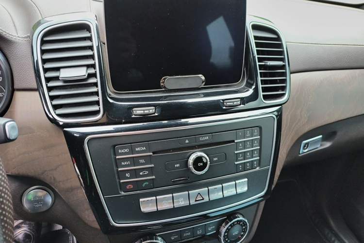 Used Mercedes-Benz GLE 2018 GLE 320 4MATIC Dynamic Edition Collector's Edition Audio And AC Panel