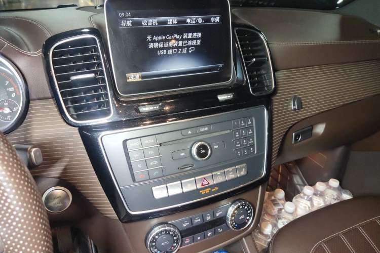 Used Mercedes-Benz GLE 2018 GLE 400 4MATIC Exclusive Edition Audio And AC Panel