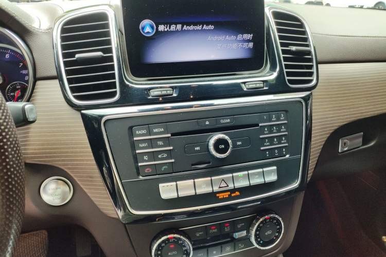 Used Mercedes-Benz GLE 2018 GLE 400 4MATIC Exclusive Edition Audio And AC Panel