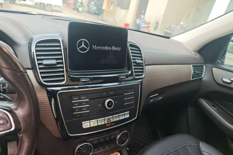 Used Mercedes-Benz GLE 2018 GLE 320 4MATIC Dynamic Edition Collector's Edition Audio And AC Panel