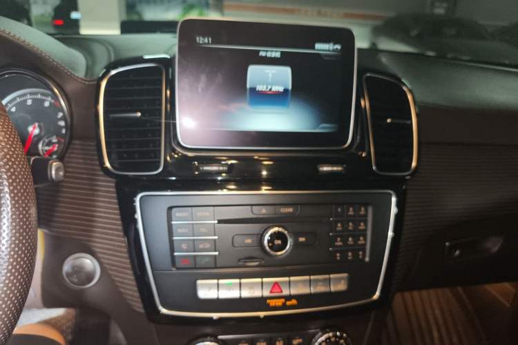 Used Mercedes-Benz GLE 2018 GLE 320 4MATIC Dynamic Edition Collector's Edition Audio And AC Panel