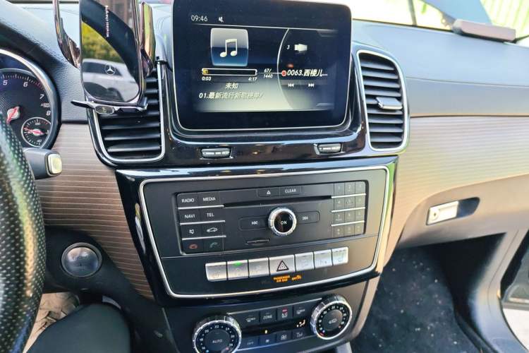 Used Mercedes-Benz GLE 2018 GLE 320 4MATIC Dynamic Edition Collector's Edition Audio And AC Panel