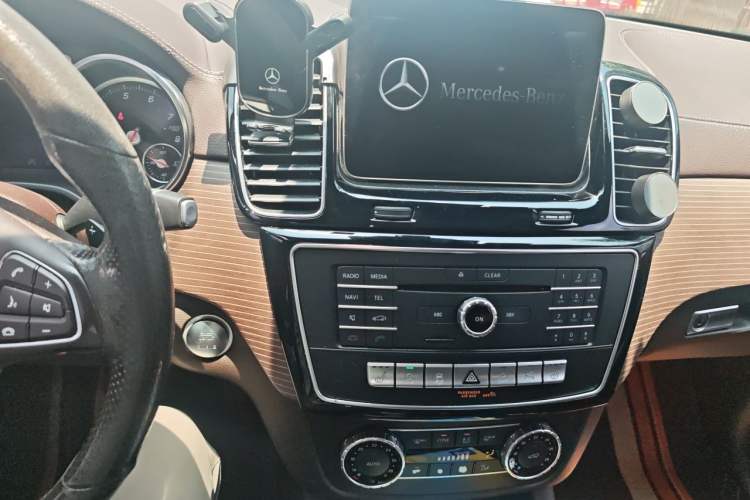 Used Mercedes-Benz GLE 2018 GLE 320 4MATIC Dynamic Edition Collector's Edition Audio And AC Panel