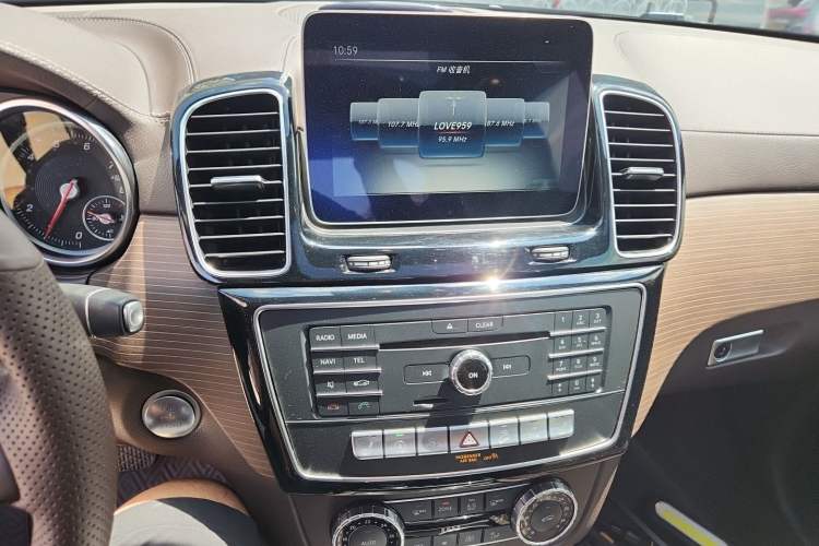 Used Mercedes-Benz GLE 2018 GLE 320 4MATIC Dynamic Edition Collector's Edition Audio And AC Panel