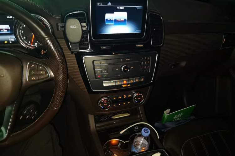 Used Mercedes-Benz GLE 2018 GLE 320 4MATIC Dynamic Edition Collector's Edition Audio And AC Panel