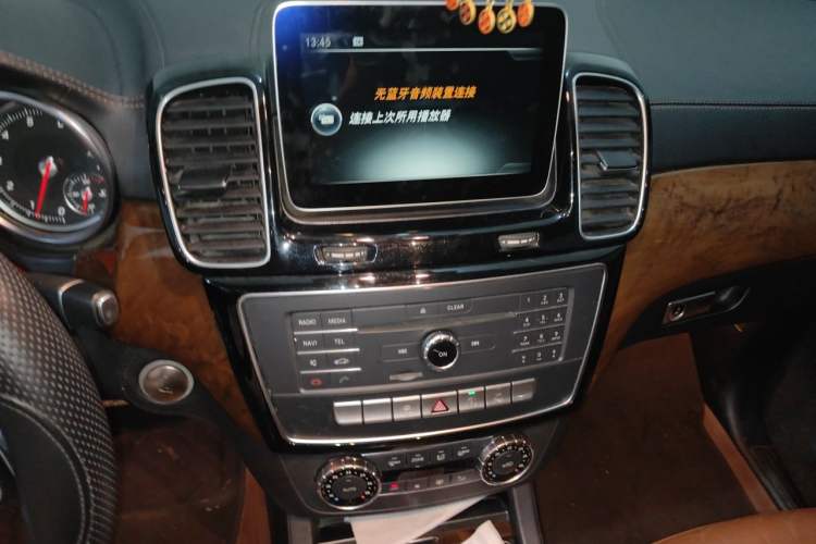 Used Mercedes-Benz GLE 2018 GLE 400 4MATIC Exclusive Edition Audio And AC Panel