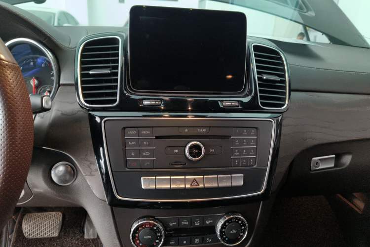 Used Mercedes-Benz GLE 2018 GLE 400 4MATIC Exclusive Edition Audio And AC Panel