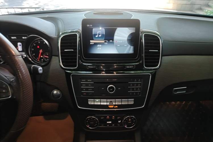 Used Mercedes-Benz GLE 2018 GLE 320 4MATIC Dynamic Edition Collector's Edition Audio And AC Panel