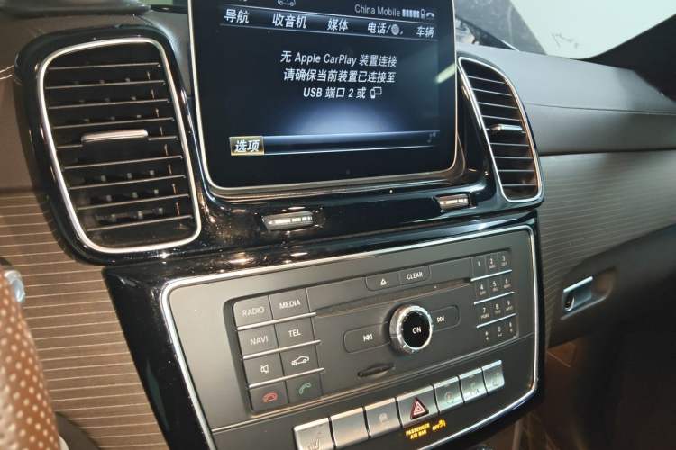 Used Mercedes-Benz GLE 2018 GLE 400 4MATIC Exclusive Edition Audio And AC Panel