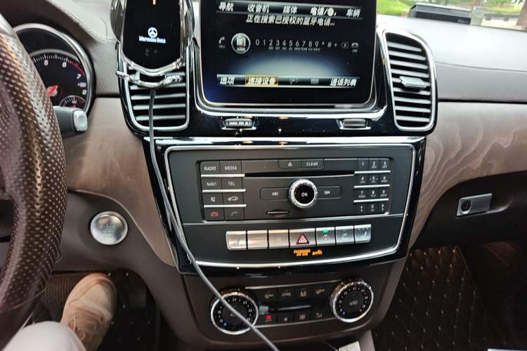 Used Mercedes-Benz GLE 2018 GLE 400 4MATIC Exclusive Edition Audio And AC Panel