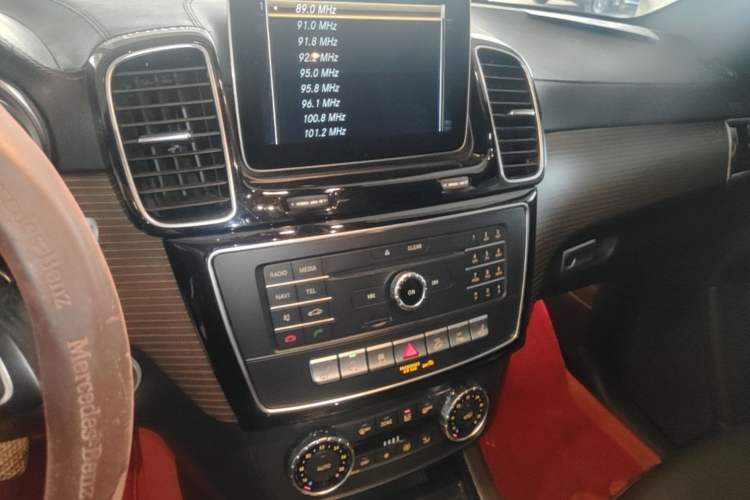 Used Mercedes-Benz GLE 2018 GLE 320 4MATIC Luxury Collection Edition Audio And AC Panel