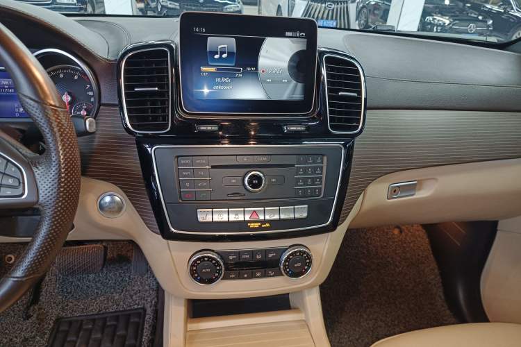 Used Mercedes-Benz GLE 2018 GLE 320 4MATIC Dynamic Edition Collector's Edition Audio And AC Panel