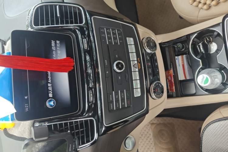 Used Mercedes-Benz GLE 2018 GLE 320 4MATIC Luxury Collection Edition Audio And AC Panel