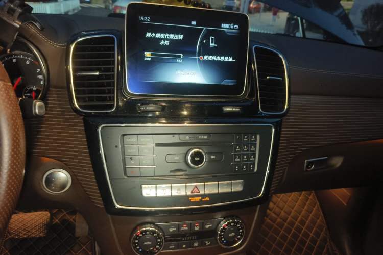Used Mercedes-Benz GLE 2018 GLE 320 4MATIC Dynamic Edition Collector's Edition Audio And AC Panel
