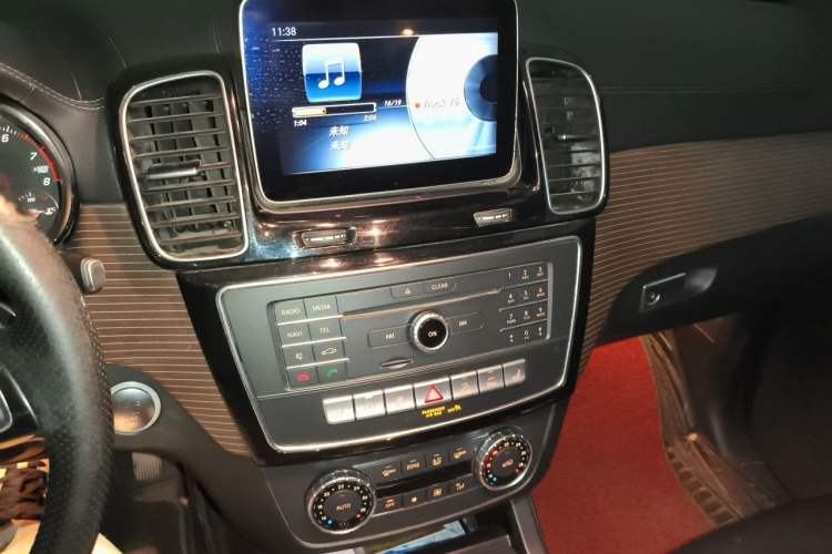 Used Mercedes-Benz GLE 2018 GLE 320 4MATIC Dynamic Edition Collector's Edition Audio And AC Panel