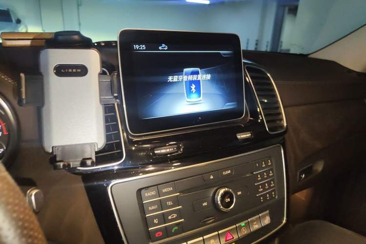 Used Mercedes-Benz GLE 2018 GLE 400 4MATIC Exclusive Edition Audio And AC Panel
