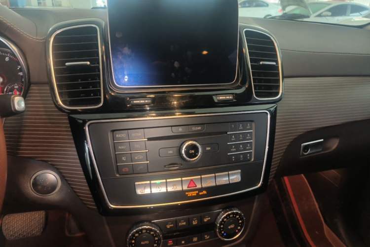 Used Mercedes-Benz GLE 2018 GLE 320 4MATIC Dynamic Edition Collector's Edition Audio And AC Panel