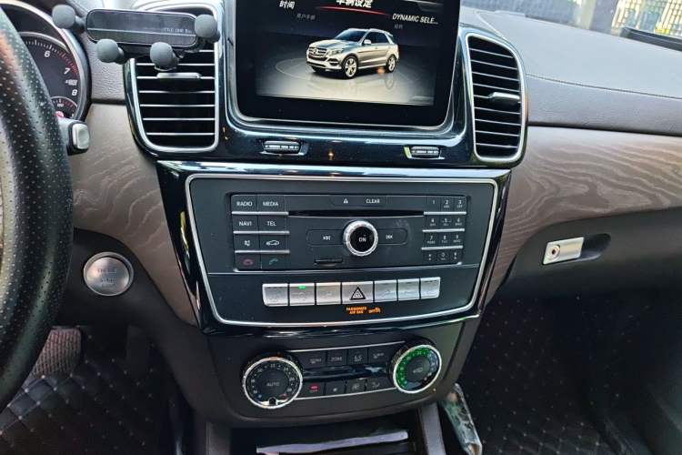 Used Mercedes-Benz GLE 2018 GLE 320 4MATIC Luxury Collection Edition Audio And AC Panel