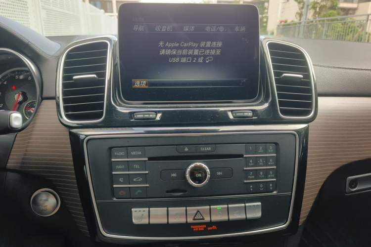 Used Mercedes-Benz GLE 2018 GLE 400 4MATIC Exclusive Edition Audio And AC Panel