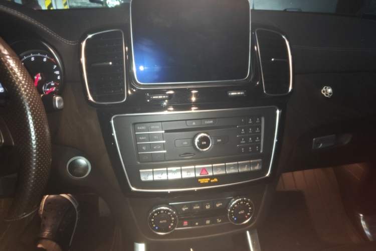 Used Mercedes-Benz GLE 2018 GLE 320 4MATIC Dynamic Edition Collector's Edition Audio And AC Panel