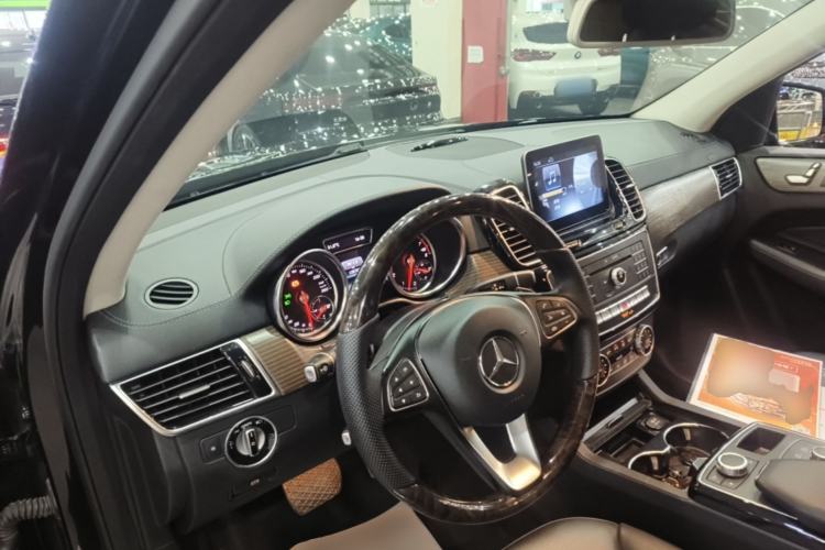 Used Mercedes-Benz GLE 2018 GLE 320 4MATIC Dynamic Edition Collector's Edition Center Console