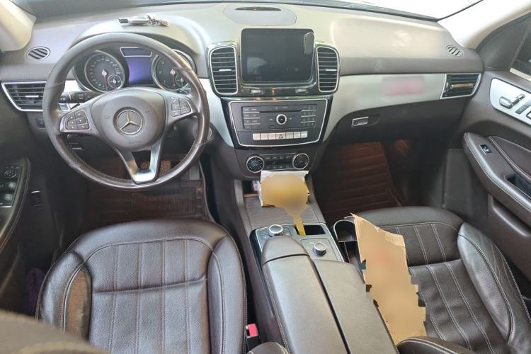 Used Mercedes-Benz GLE 2018 GLE 300 d 4MATIC Center Console