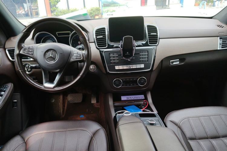 Used Mercedes-Benz GLE 2018 GLE 320 4MATIC Dynamic Edition Collector's Edition Center Console