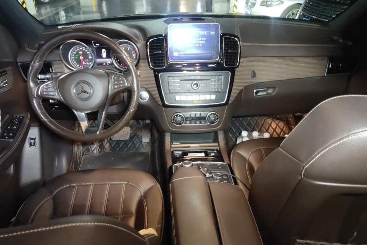 Used Mercedes-Benz GLE 2018 GLE 400 4MATIC Exclusive Edition Center Console