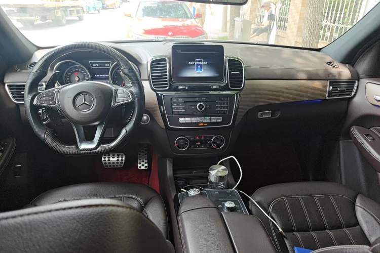 Used Mercedes-Benz GLE 2018 GLE 400 4MATIC Exclusive Edition Center Console