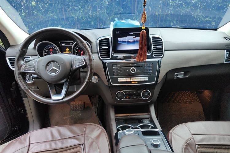 Used Mercedes-Benz GLE 2018 GLE 320 4MATIC Dynamic Edition Collector's Edition Center Console