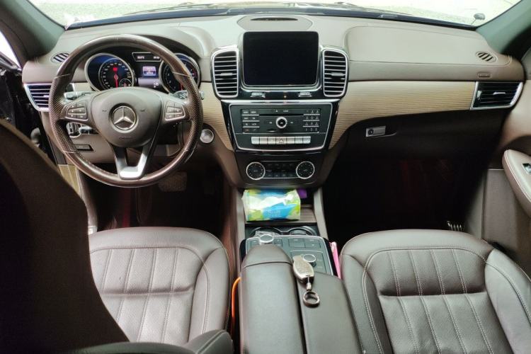 Used Mercedes-Benz GLE 2018 GLE 400 4MATIC Exclusive Edition Center Console