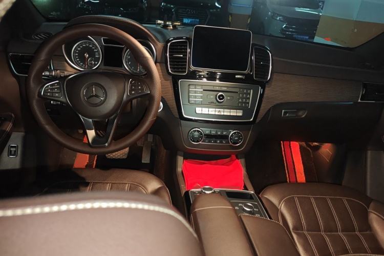 Used Mercedes-Benz GLE 2018 GLE 320 4MATIC Dynamic Edition Collector's Edition Center Console