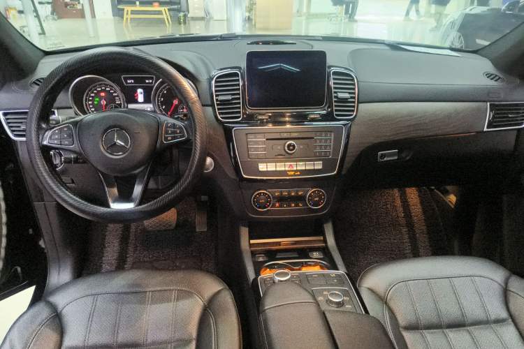 Used Mercedes-Benz GLE 2018 GLE 400 4MATIC Exclusive Edition Center Console