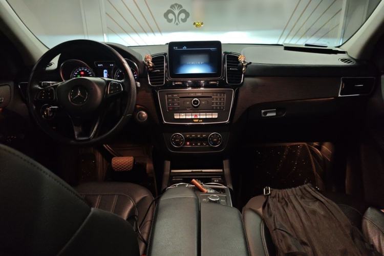 Used Mercedes-Benz GLE 2018 GLE 320 4MATIC Dynamic Edition Collector's Edition Center Console