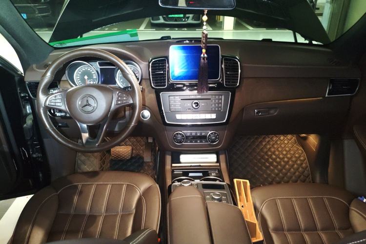 Used Mercedes-Benz GLE 2018 GLE 320 4MATIC Dynamic Edition Collector's Edition Center Console